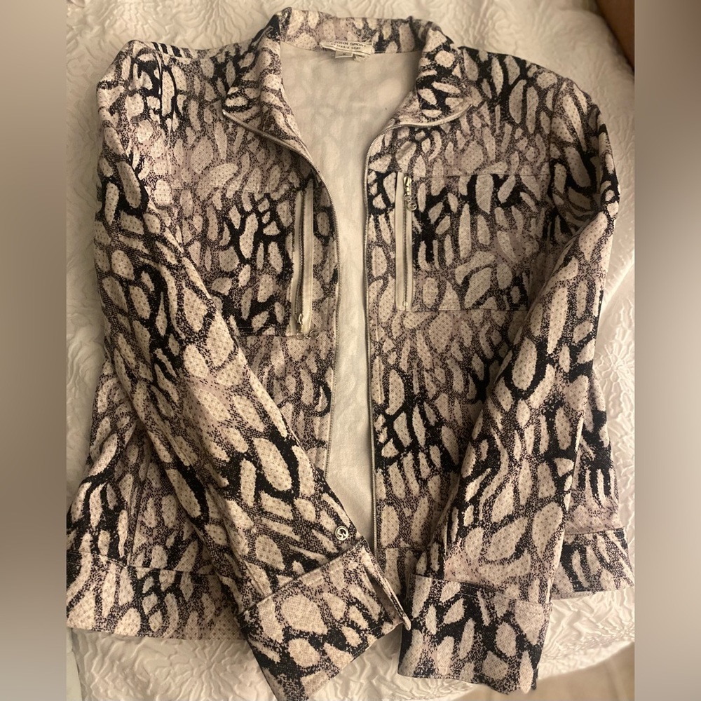 Beautiful vintage ST JOHN SPORT by Marie Gray